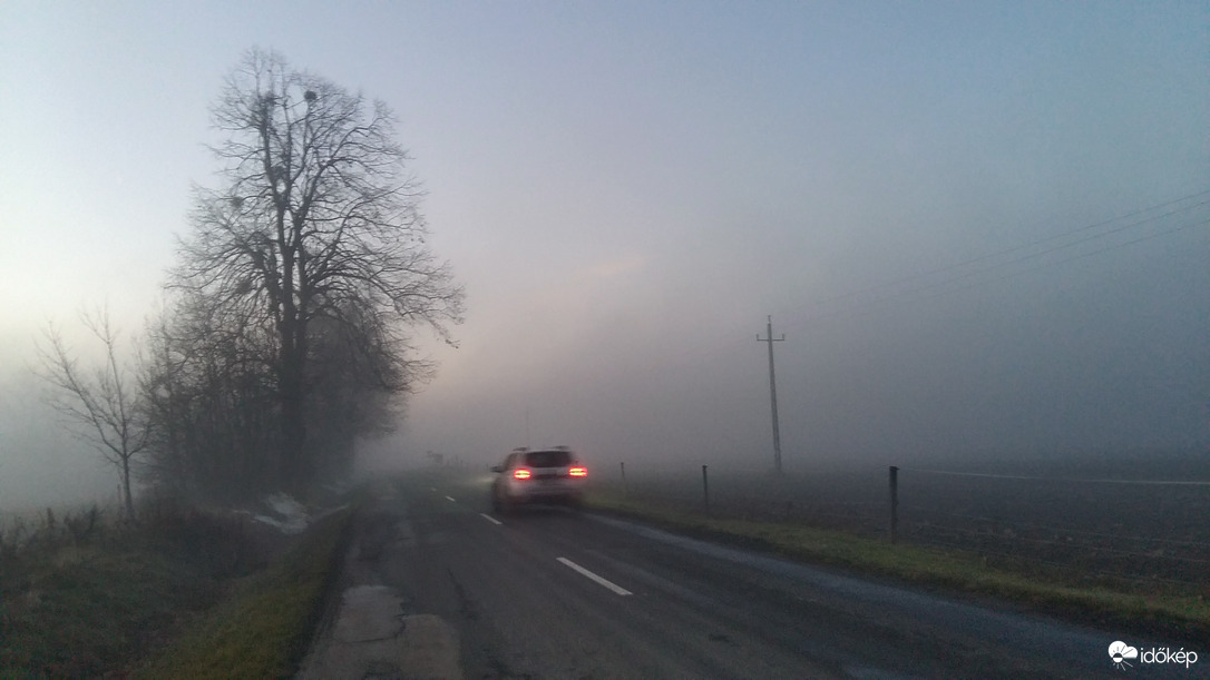 Kilóg a Bakonyi ködből. .