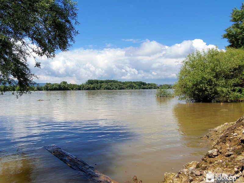 Árad a Duna most 3 m körüli a szintje