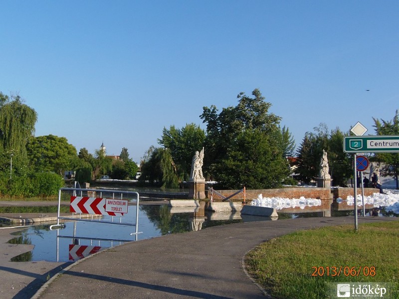 Vác, még most is folyamatos az