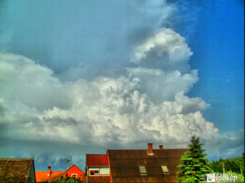 Zivatar, alatta már látszódik a peremfelhő