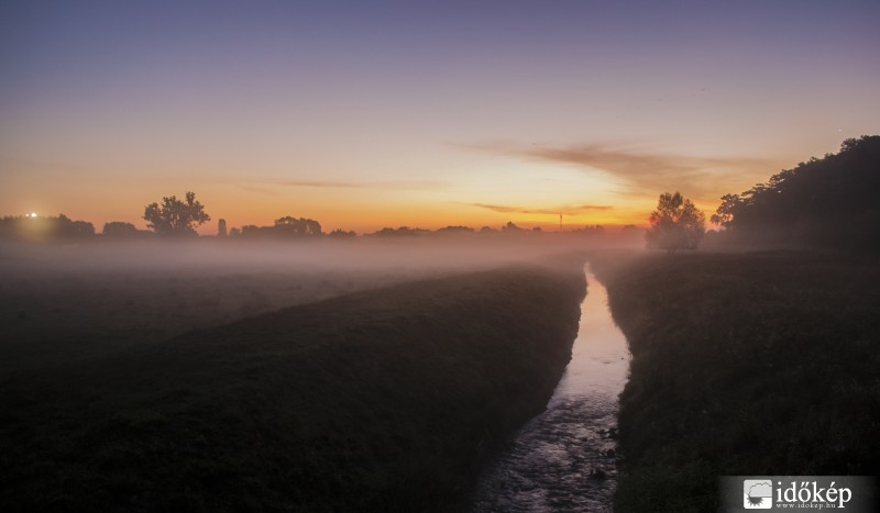 Sekély ködös napkelte