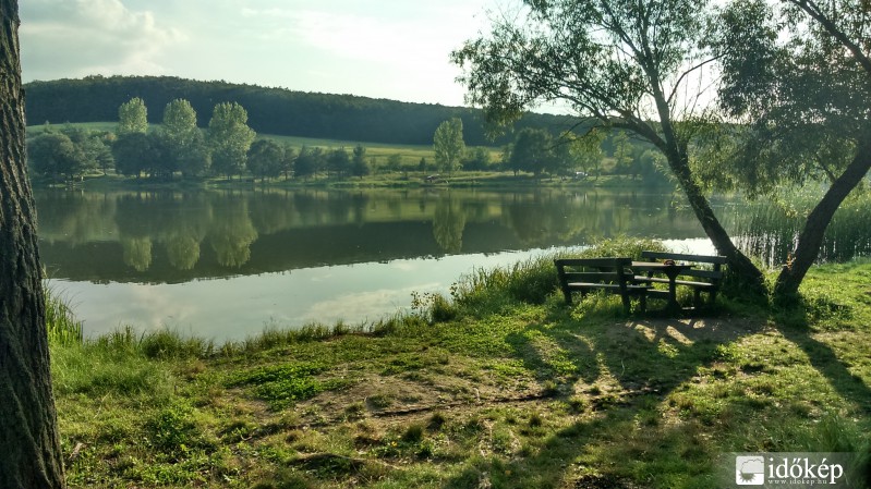 Nyáron a bogácsi tónál