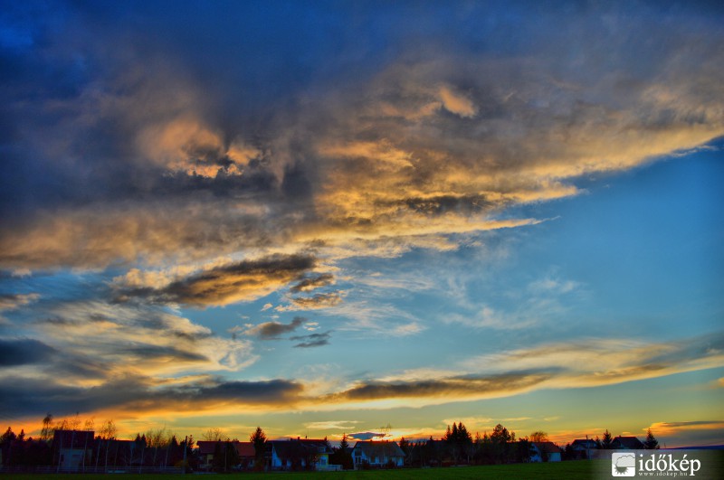 Naplemente a határban