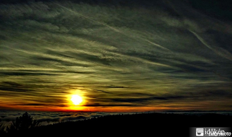 ...a felhők felett.