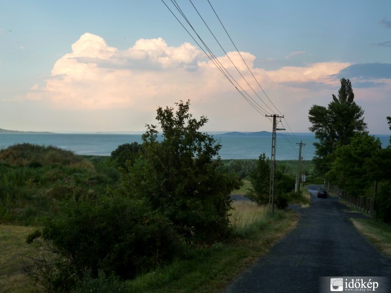 Rálátás a Balatonra