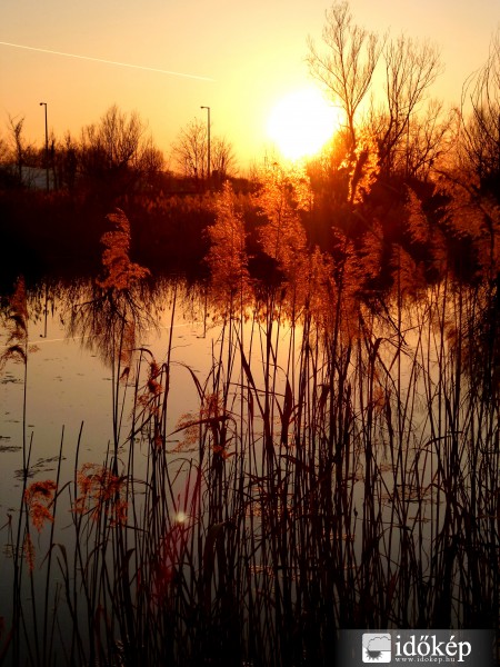 Tó melléki naplemente