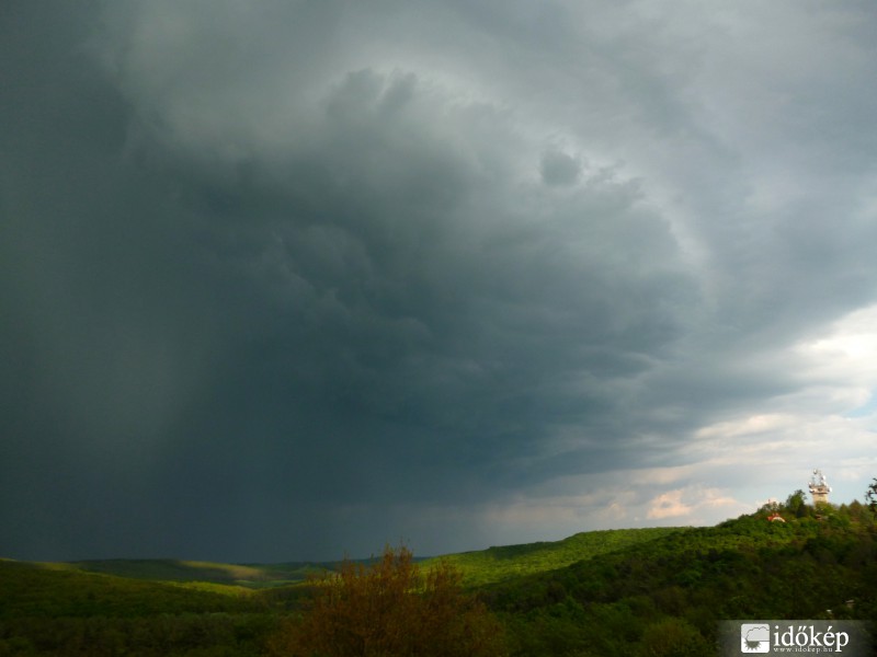 Gödöllő felett (2014. 04. 30., 17:23-kor)