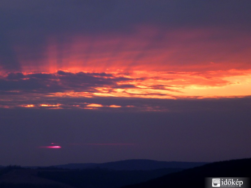 Tyndall-sugaras napkelte 1