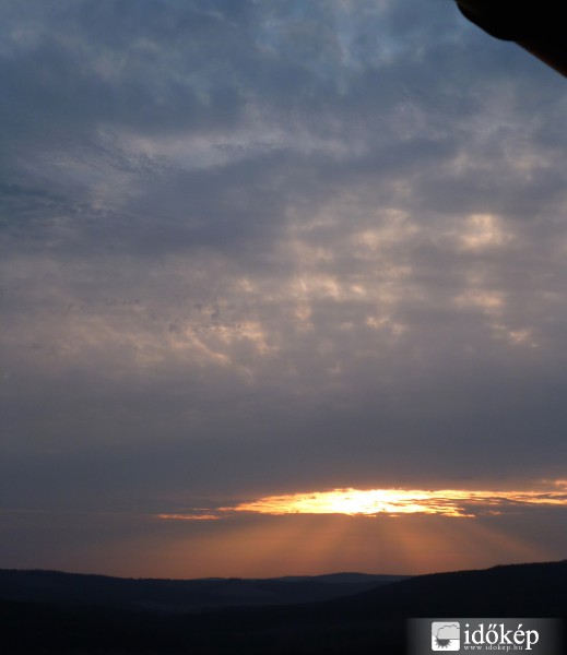 Tyndall-sugaras napkelte 2