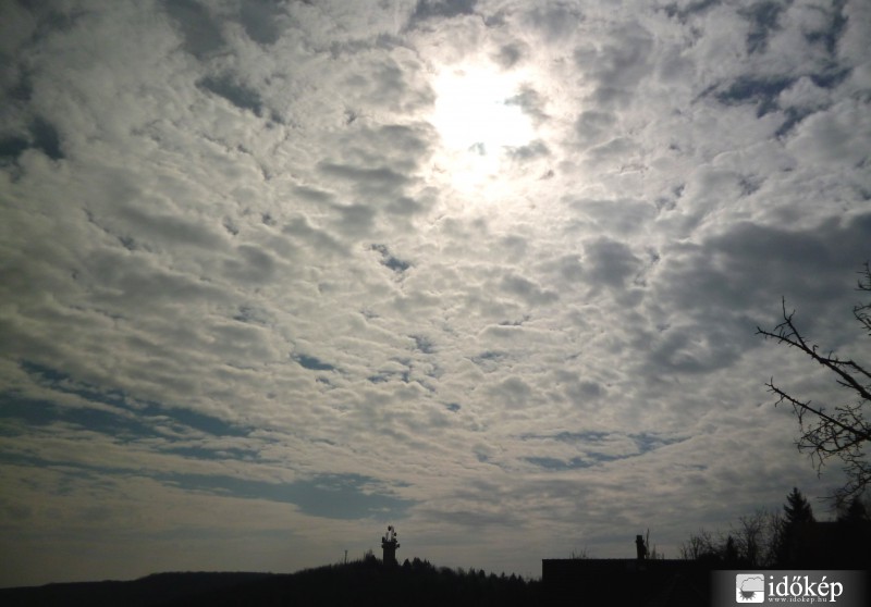 Gödöllő felett az ég (ma 09:39-kor)