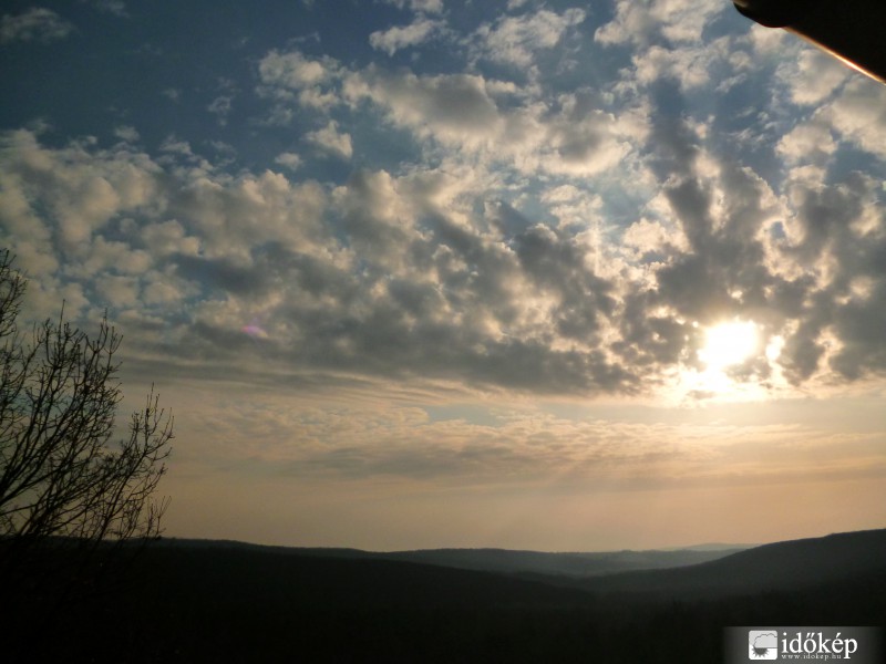 Tyndall - sugarak Gödöllő felett