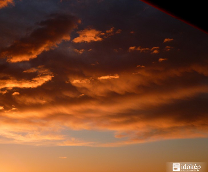 Narancsló égbolt Gödöllő felett