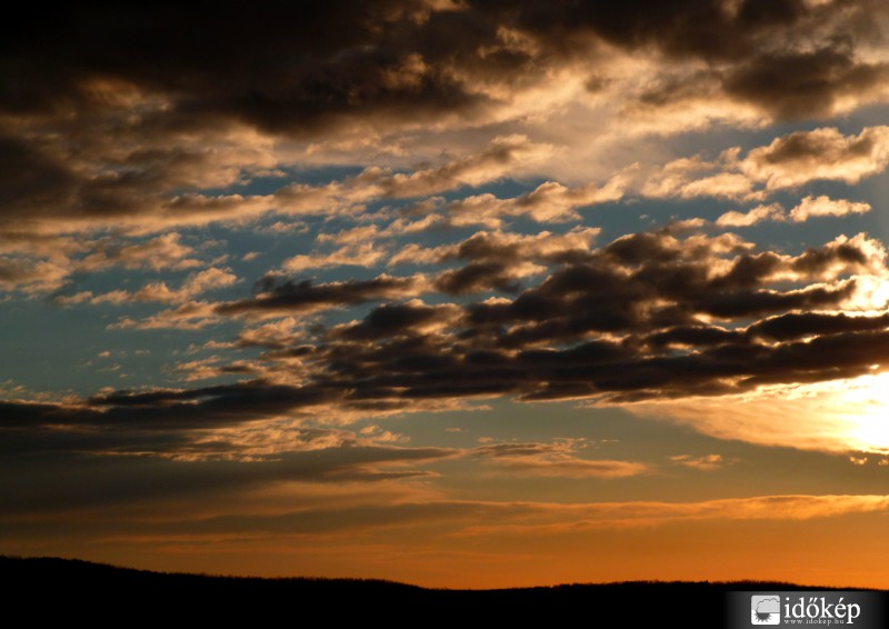 Ma reggeli felhők Gödöllő felett