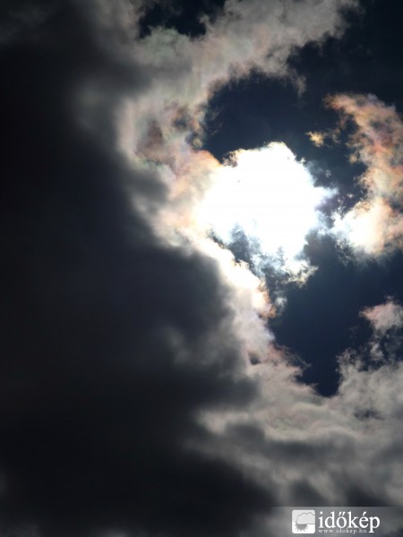 Felhő - irizáció Gödöllő felett :)