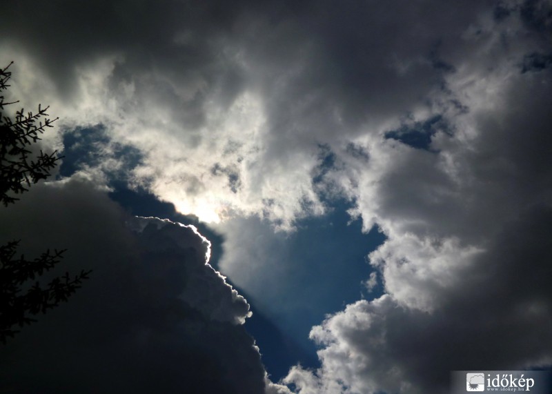 Mai égboltkép Gödöllő felett