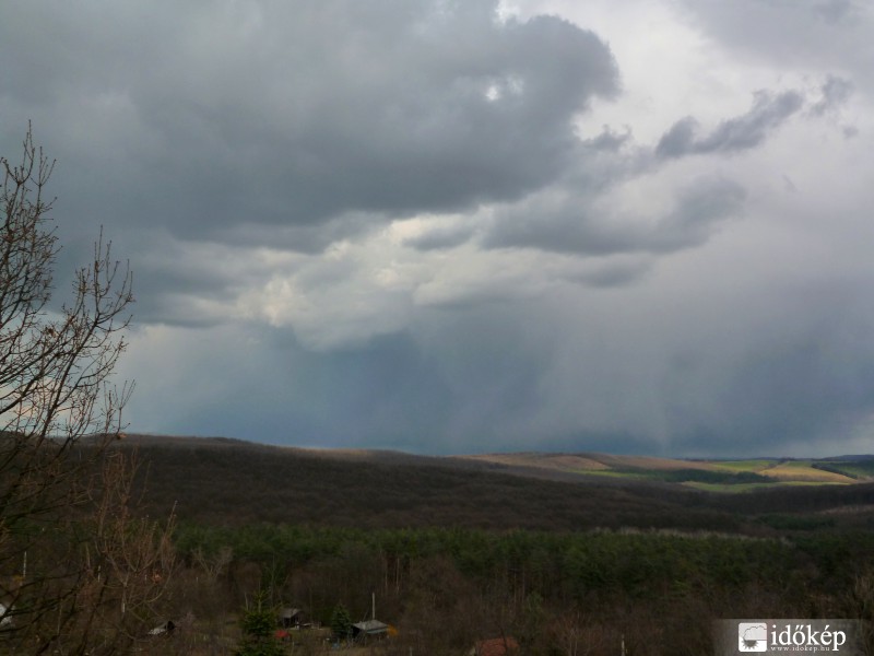 A hózápor előtt Gödöllőn (15:57-kor)