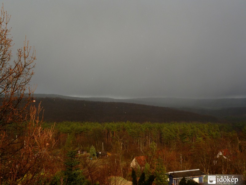 Gödöllő - hóesés és egyszerre napsütés