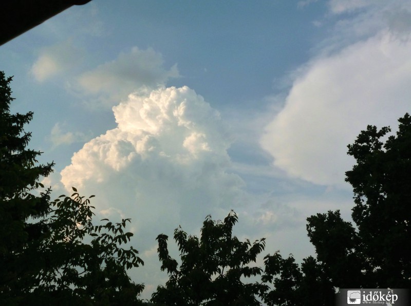 Tegnapi felhő (17:59-kor) Gödöllő felett