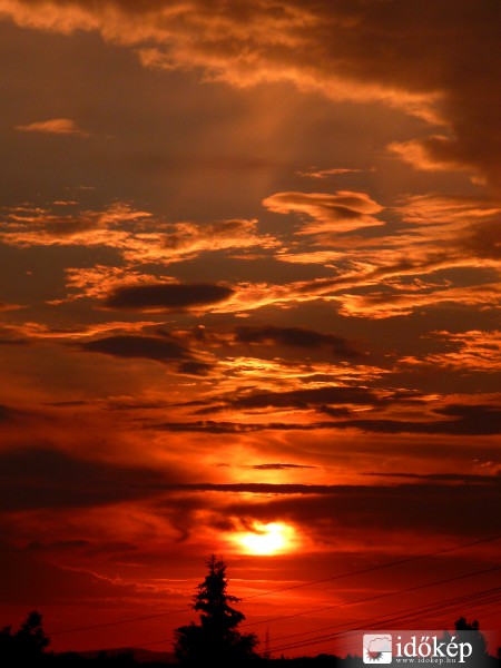 Mai naplemente Gödöllő felett