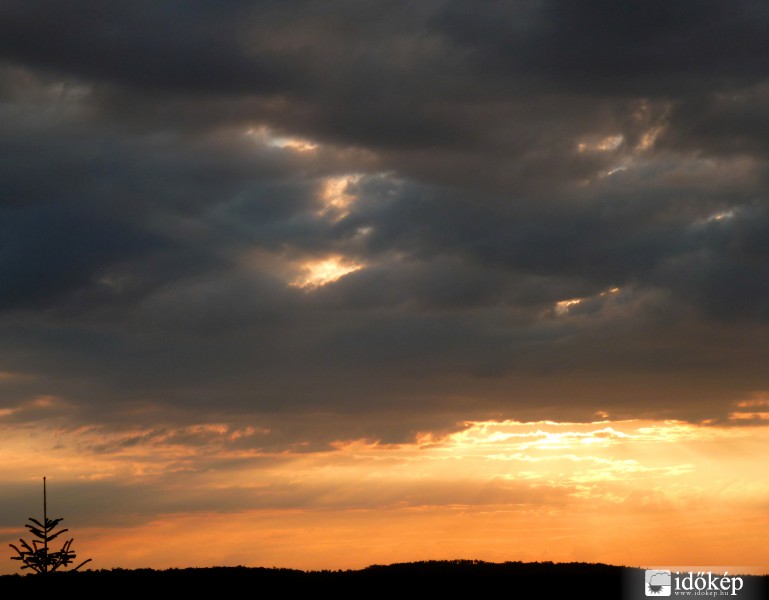 Gödöllő felett (ma 05:47-kor)
