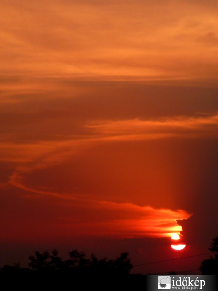 Napnyugta az M3-as gödöllői szakasza felett