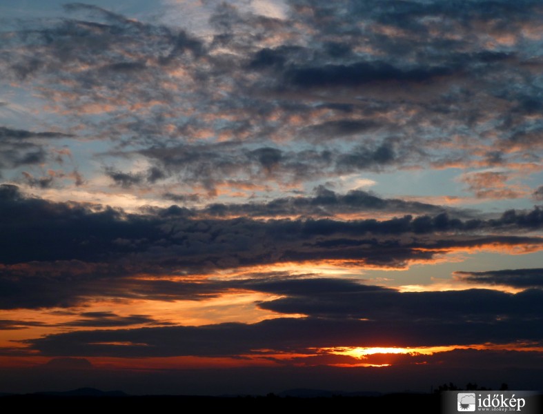 Ünnepi naplemente Gödöllő felett