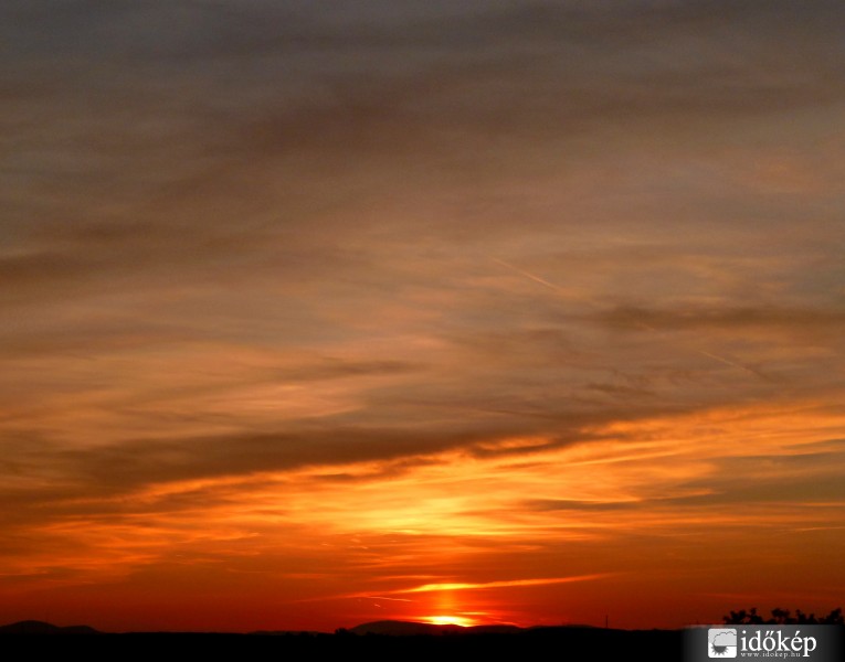 Naplemente halvány naposzloppal