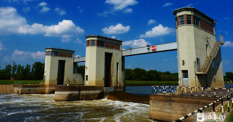 Békésszentandrási vízierőmű