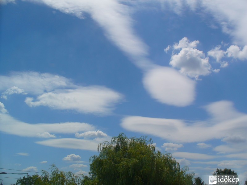 Altocumulus lenticularis