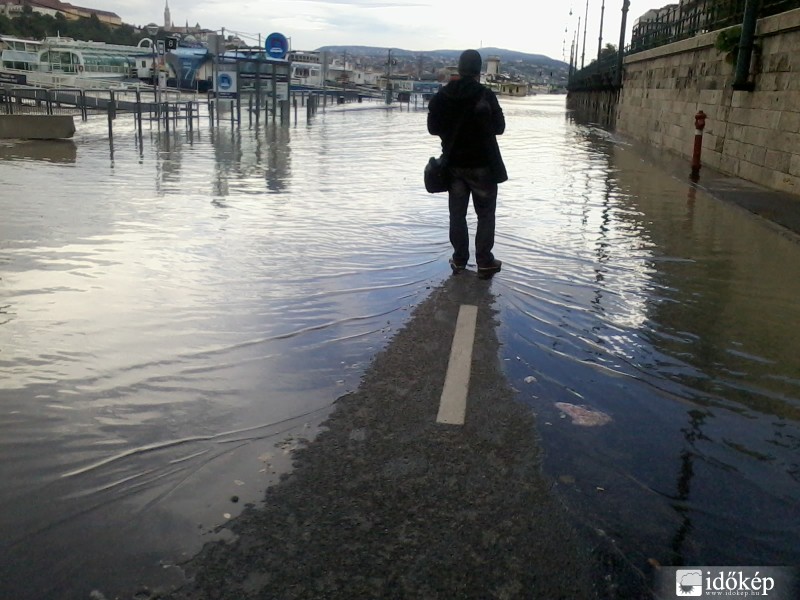 Budapest pesti rakpart