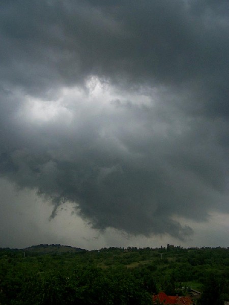 2006-06-22 A miskolci &#8222;tornádós szupercella&#8221;. Falfelhő 2.