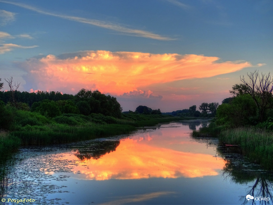 Távoli zivatarfelhő(üllő)