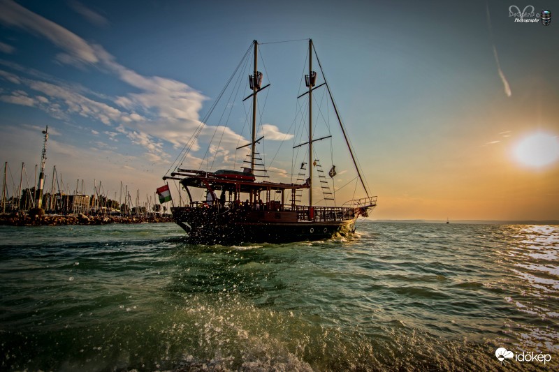 Irány a naplemente kapitány... 
