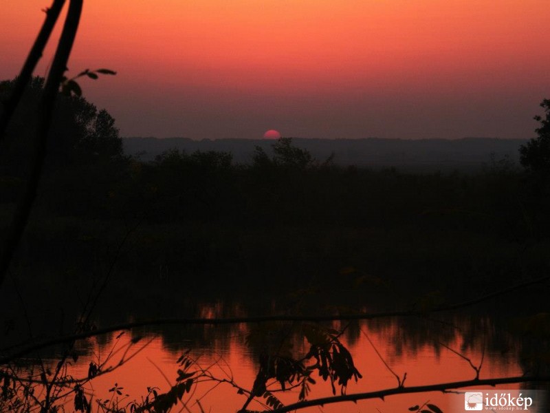 Alkony a Tiszán