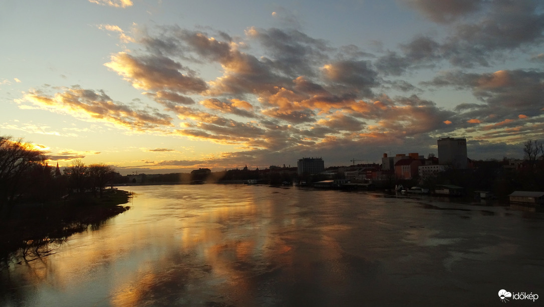 Alkonyi tükröződés