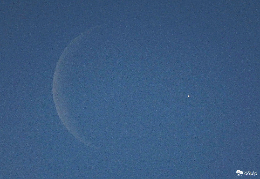 Vénusz, kilépés a Hold mögül