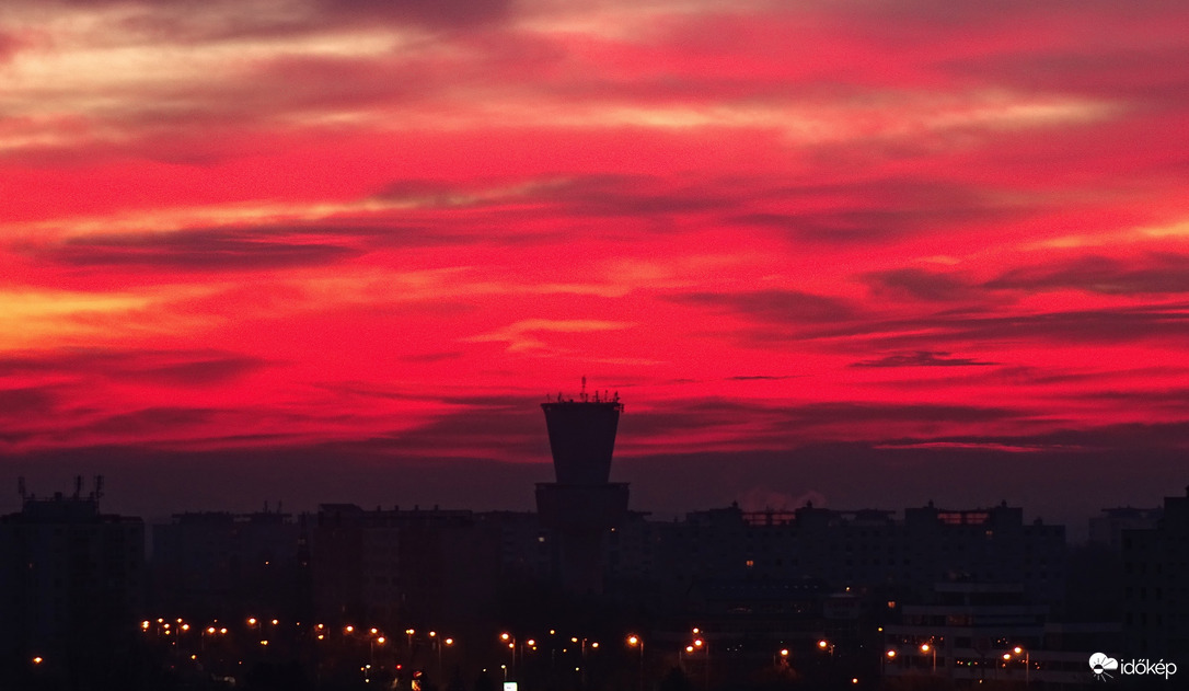 Vasárnap hajnali szépség Szegeden 