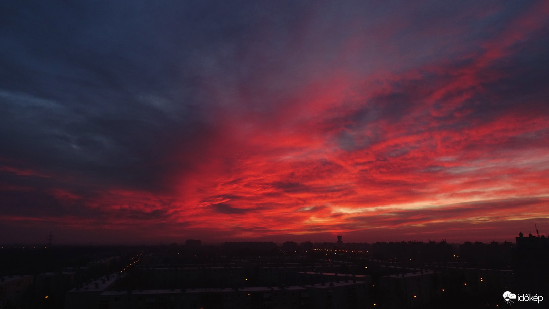 Vasárnap hajnali szépség Szegeden 
