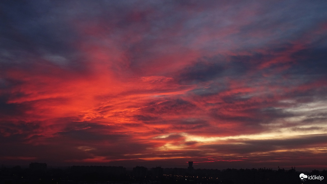 Vasárnap hajnali szépség Szegeden 