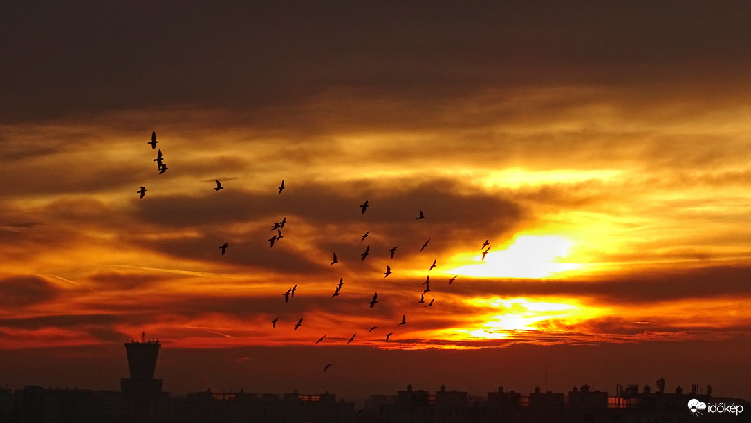 Vasárnap hajnali szépség Szegeden 