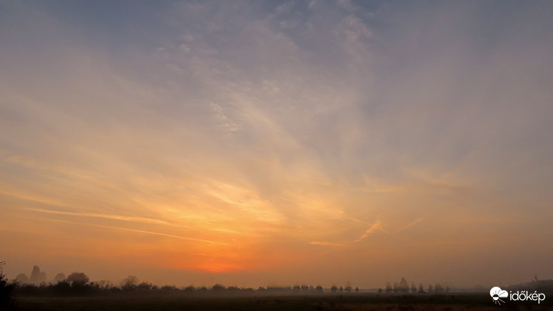 Ködös napfelkelte