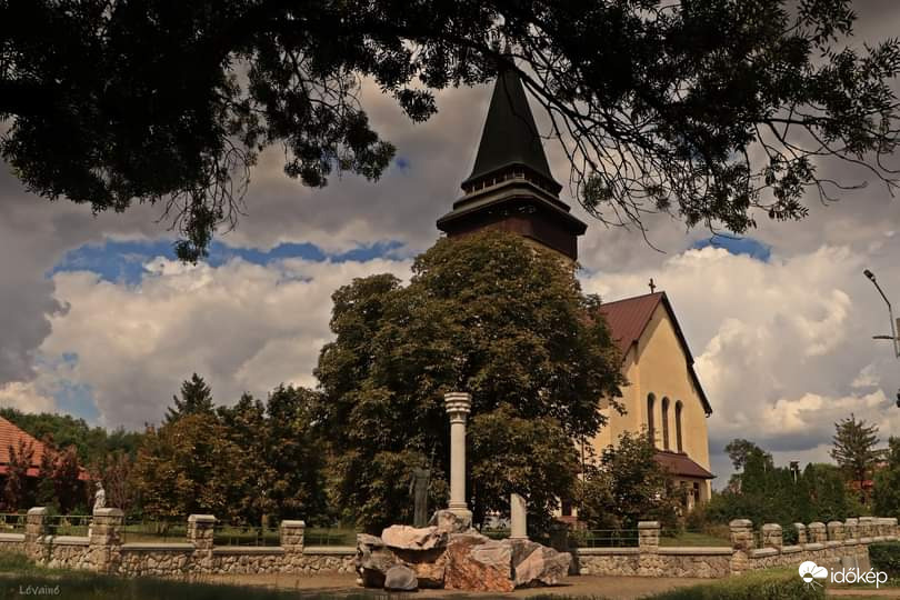 Templomunk felhők ölelésében! 