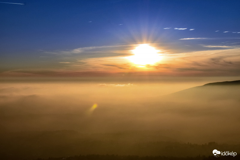 Mecsek tv toronyból ködpaplanos naplemente 