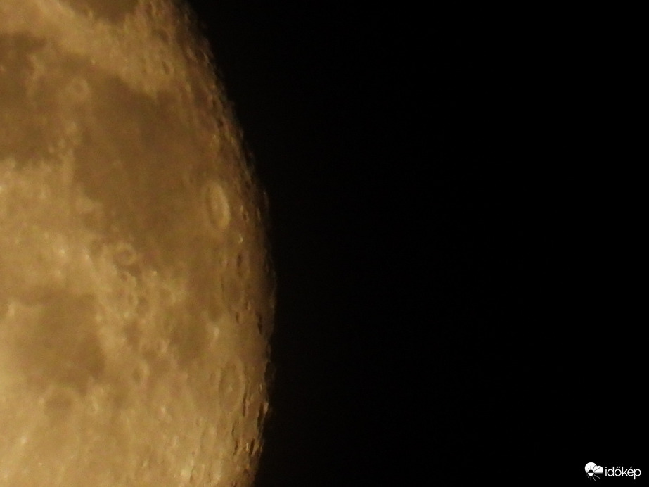 Kráterek a Holdon 2.