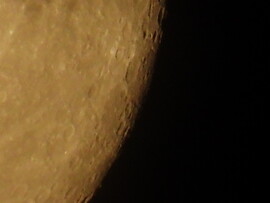 Kráterek a Holdon 3.