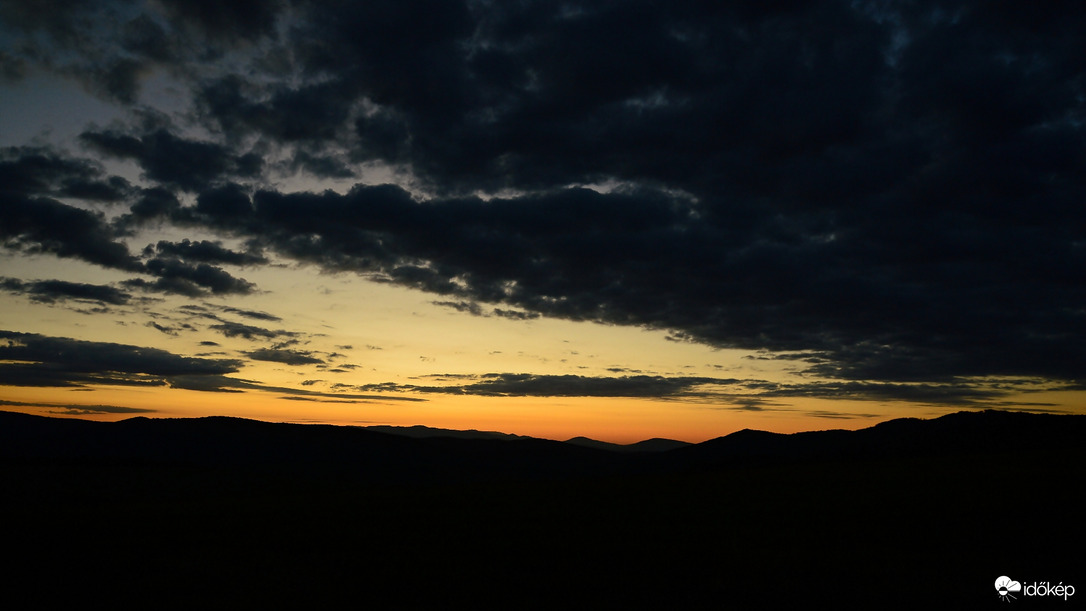 Égi vándorok hajnalban.