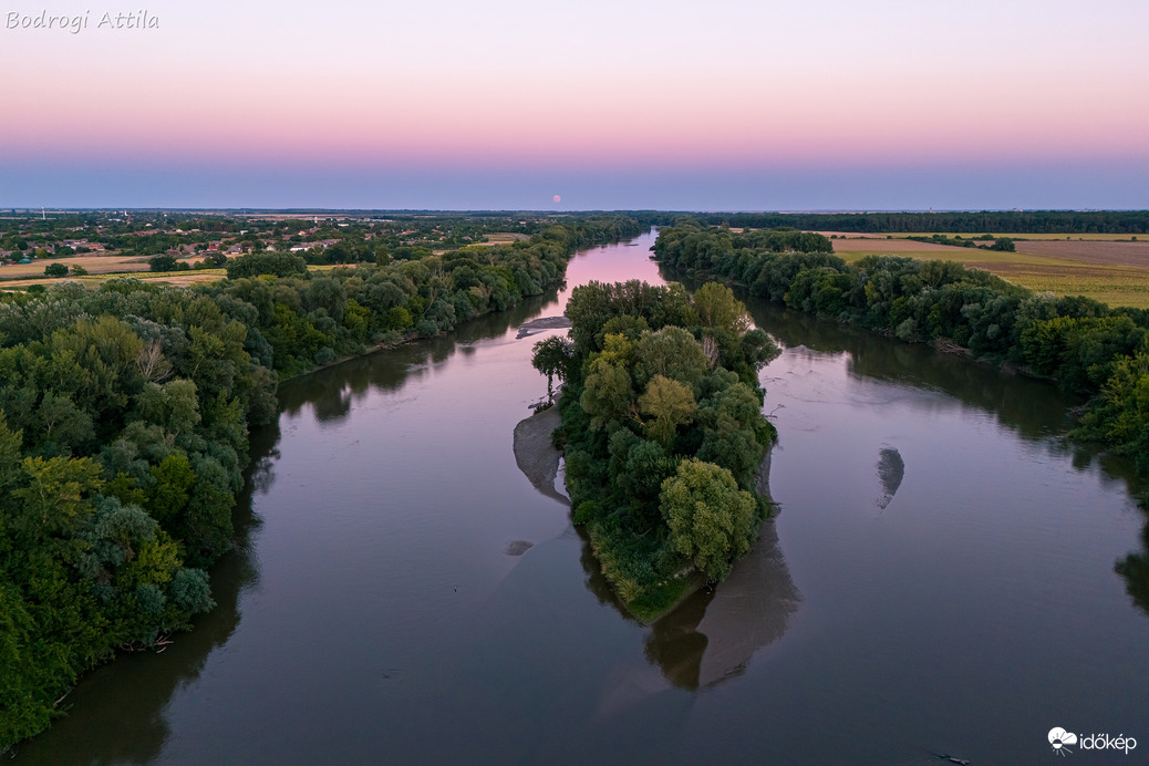 A nyár utolsó telihold keltéje 
