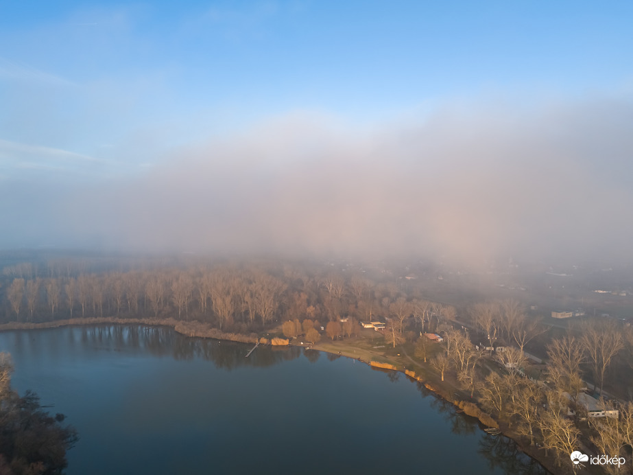 A kilyukadt ködréteg