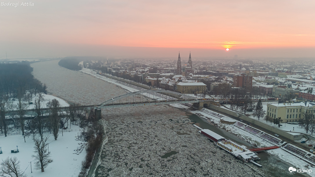 Téli napnak alkonyulatánál