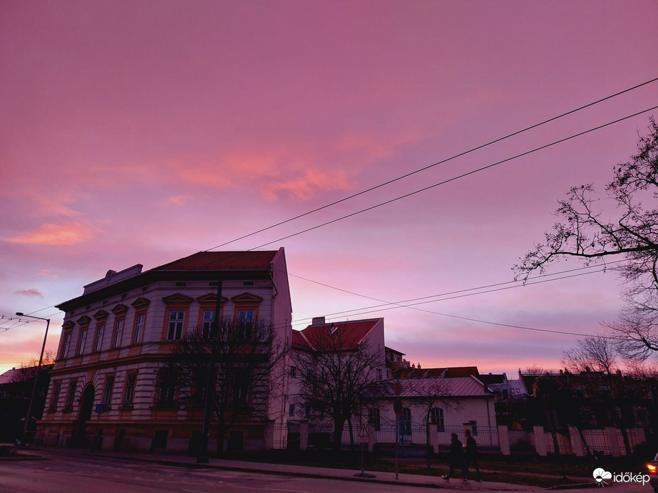 Szeged este.